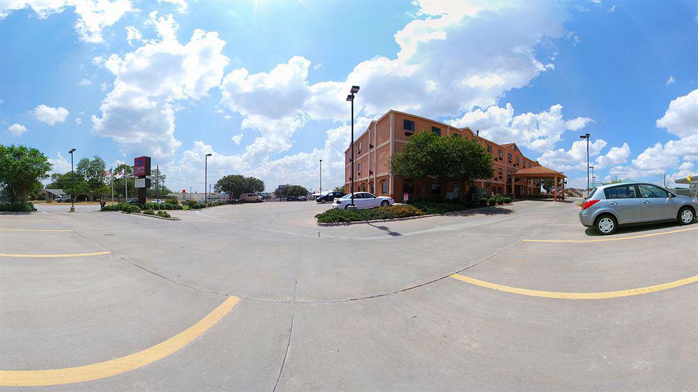 Comfort Suites Brenham Exterior photo